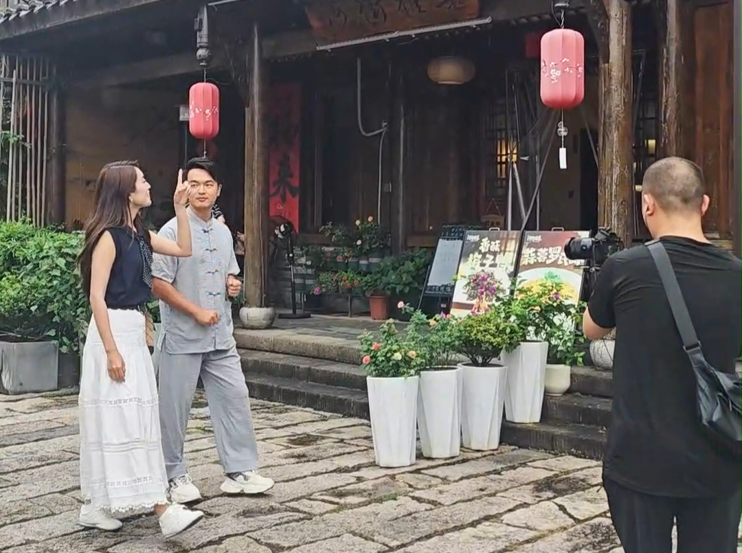 相约“桃花源里的城市” 央视网节目摄制组走进常德