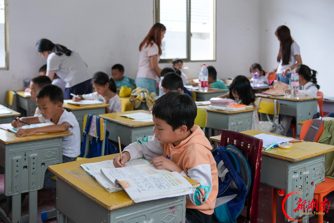返乡大学生变身“孩子王”@湖南日报