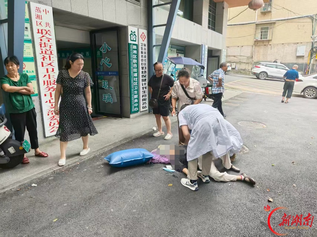 致敬医师节丨蒸湘区联合街道社区卫生服务中心医务人员：争分夺秒护生命 医师节前夕彰显“健康守门人”担当
