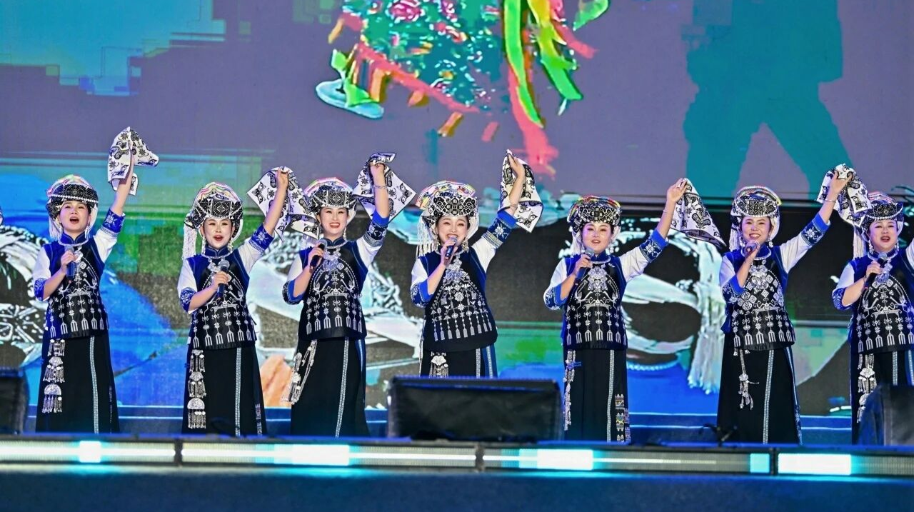 湘西苗歌唱响大草原