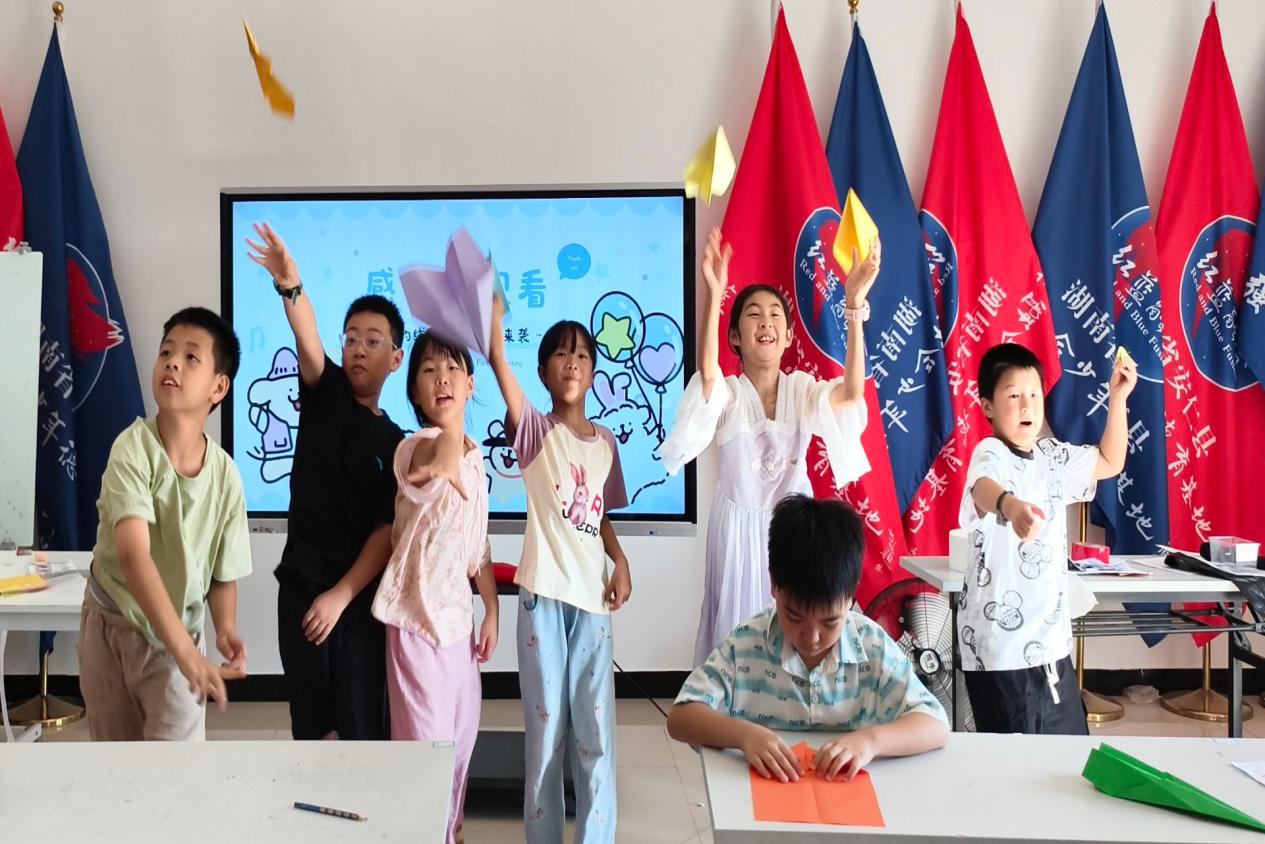 南华学子“三下乡”:探索空气魔法 开展航空科普实践课
