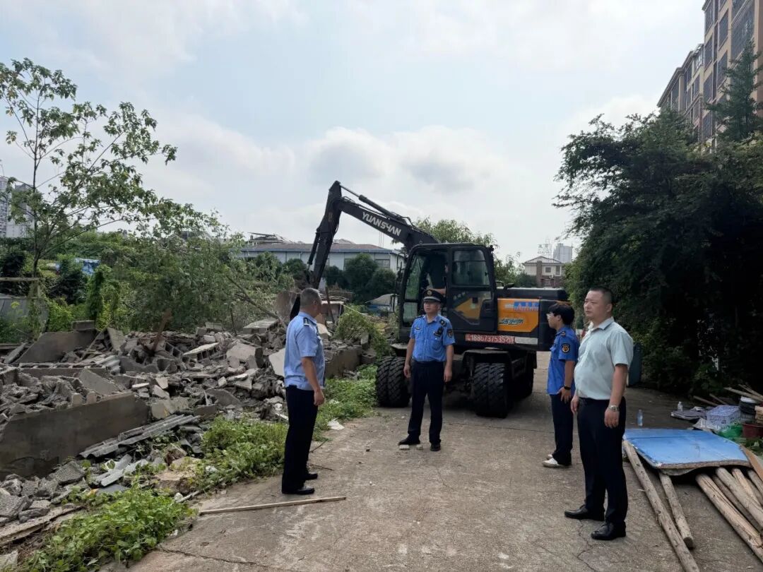 湘潭雨湖区顺利拆除历史遗留违建