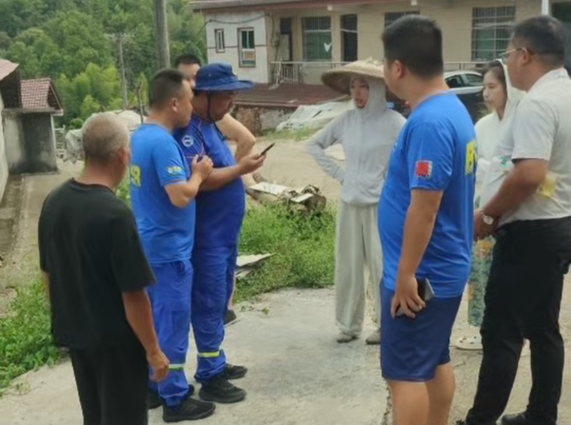 深山10小时 中方县蓝天救援队成功搜救一位八旬老人
