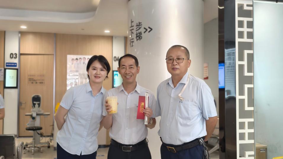 当医师节邂逅七夕节！岳阳爱尔眼科以“甜蜜”致敬“光明守护者”