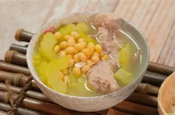 八月请喝苦瓜黄豆排骨汤