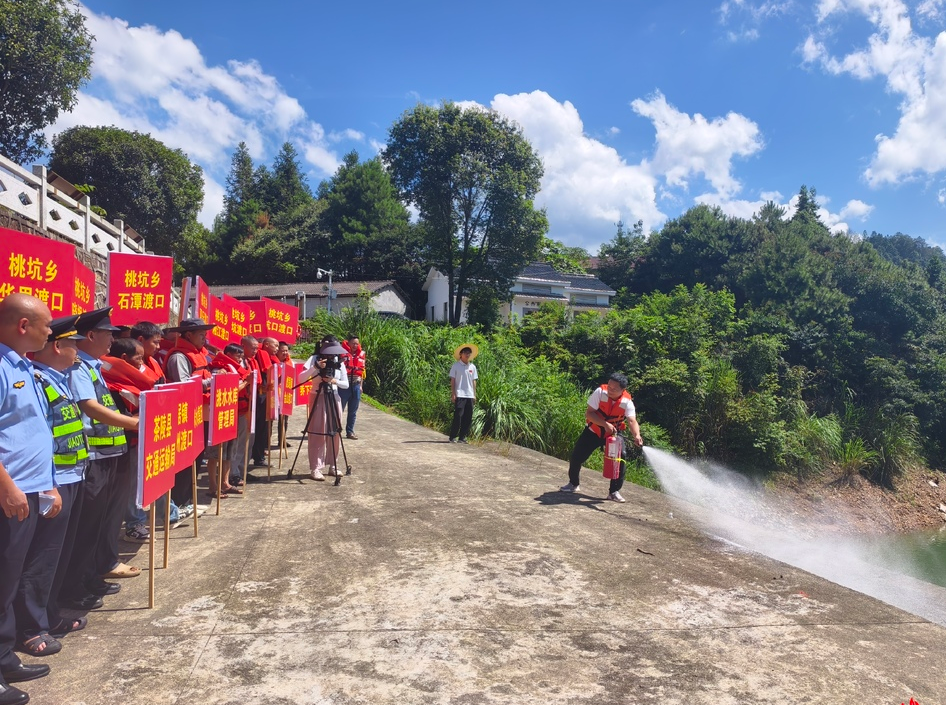水上砺精兵 实战护安澜——茶陵县洮水水库开展水上交通联合救援演练