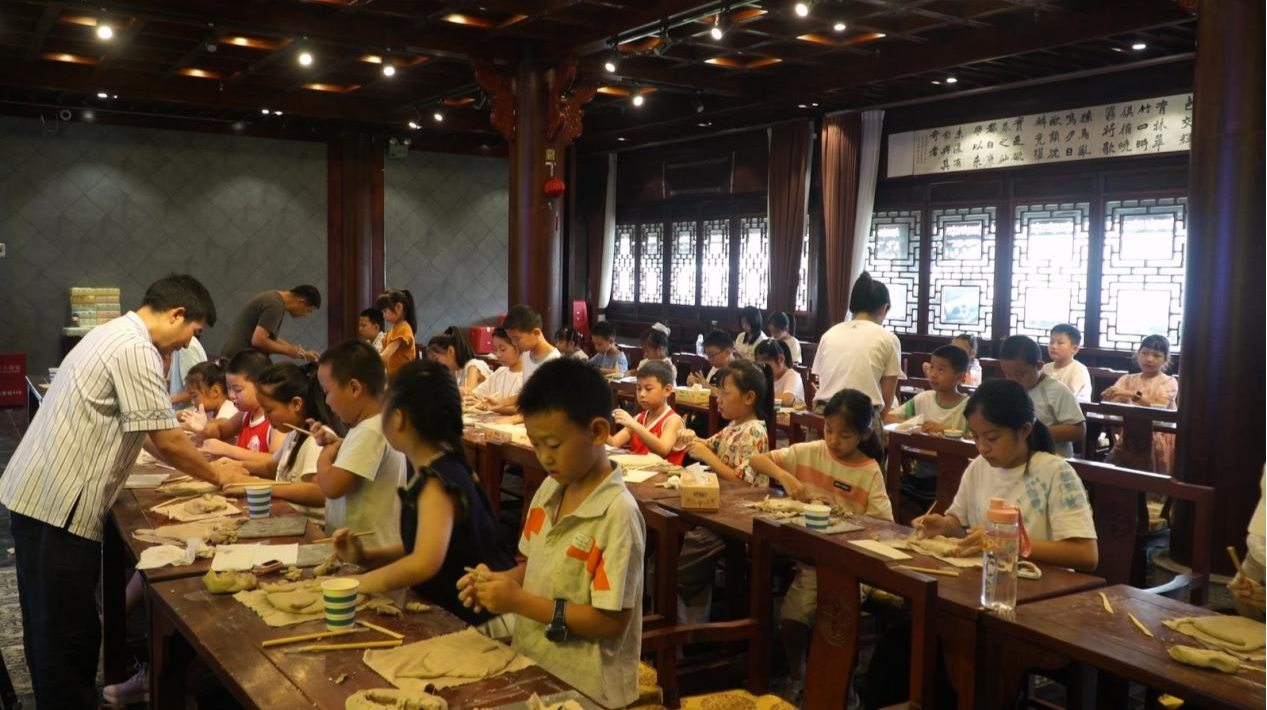泸溪举办“陶艺+彩绘”公益培训 点亮孩子快乐暑假