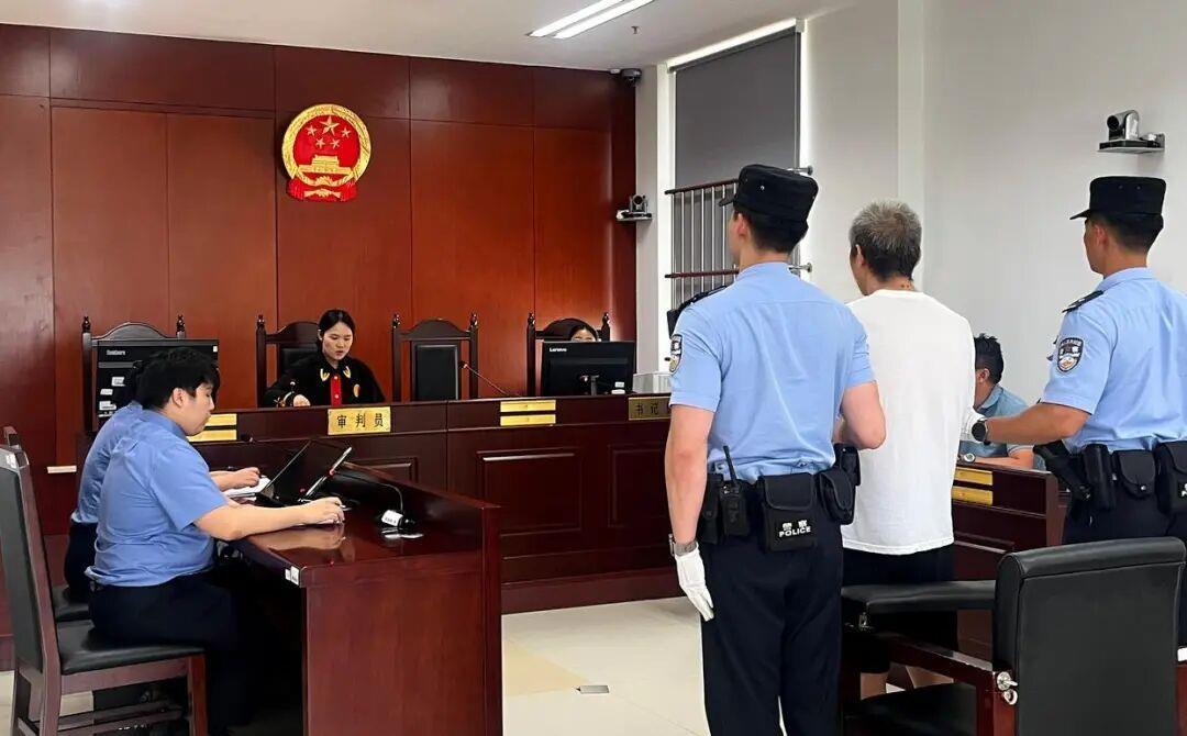 周末·学法｜乘客“开门杀”致人死亡 网约车司机获刑一年三个月