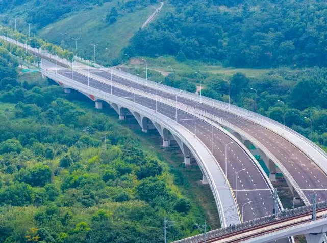 架桥通途惠民生！梅溪湖二期梧桐路三号桥正式通车