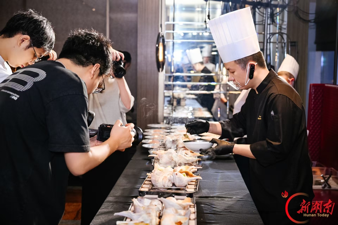 寻味深海，落笔湖湘——在蓝麒麟，赴一场打破边界的味觉航海