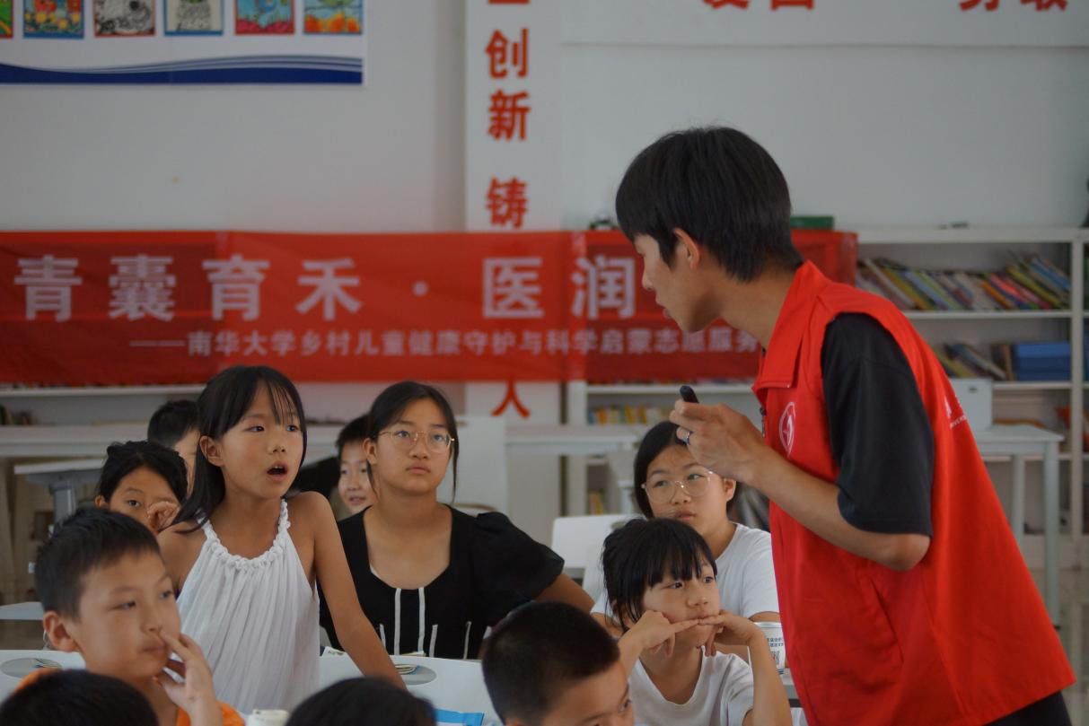 南华大学基础医学院“青囊育禾”志愿服务队赴安仁县开展资助政策宣讲