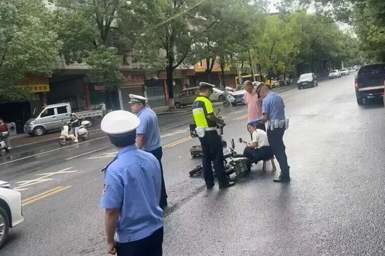 永州公安闻“汛”而动护平安