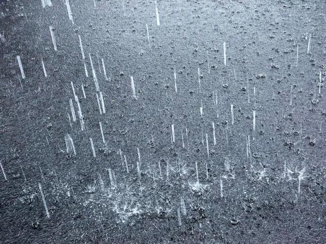 湖南省气象局将气象灾害（暴雨、强对流）四级应急响应提升为三级