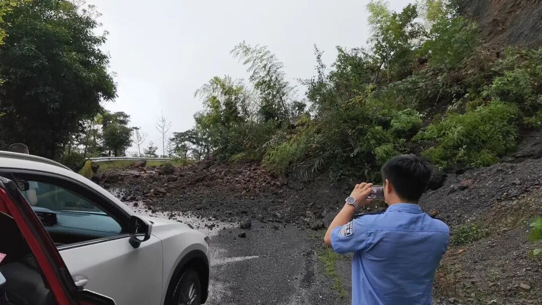 永州公安闻“汛”而动护平安