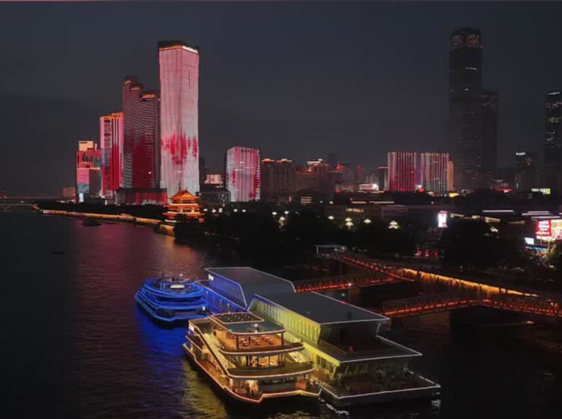 视频 | 杜甫江阁旁也能坐游轮了？长沙人又多了一个新玩法！