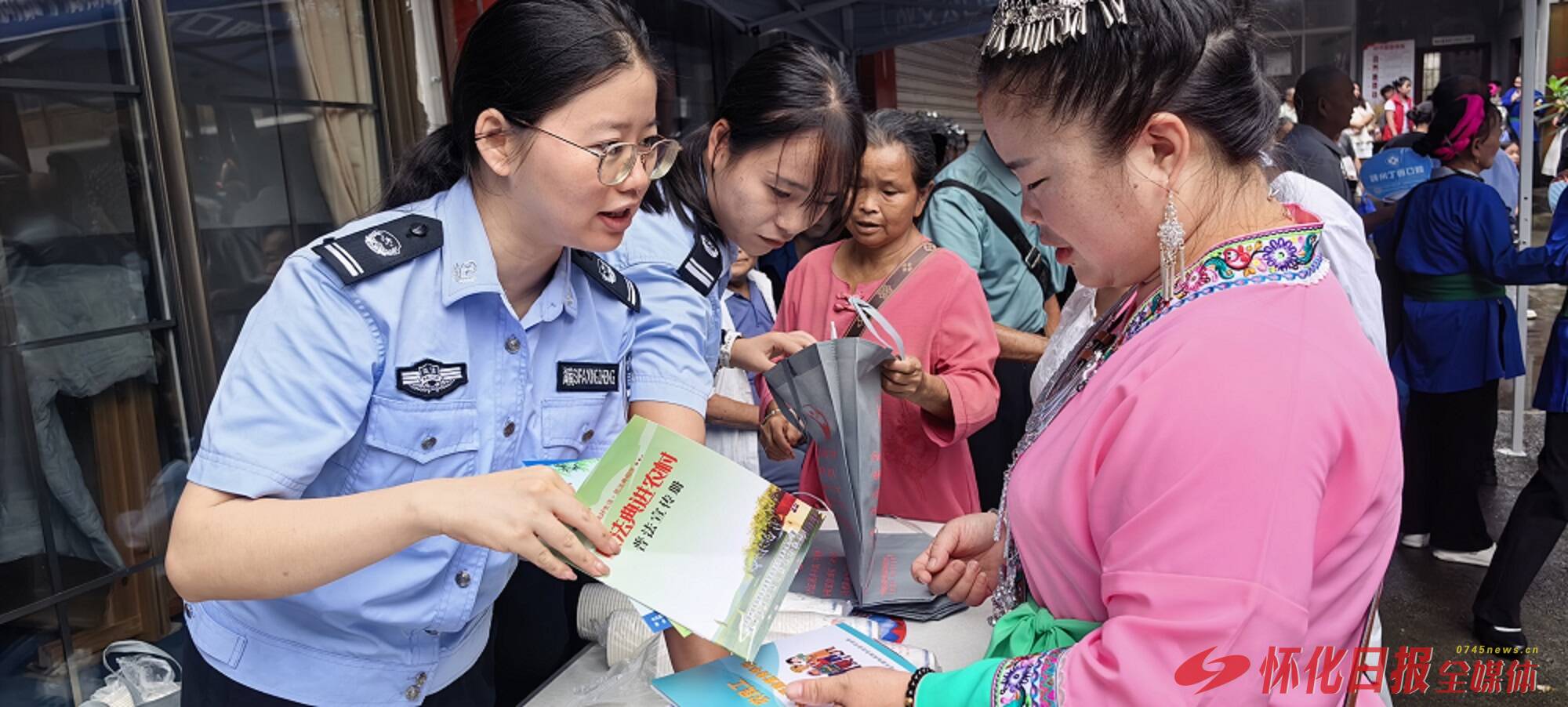 靖州：歌场“摆摊”送法忙