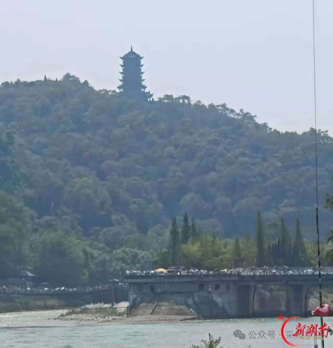 骄阳问古堰，碧水溯千年