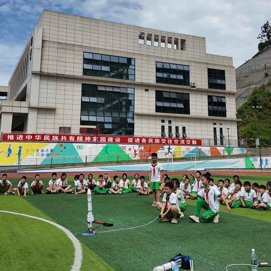 视频｜你见过水火箭升空吗？这堂开学第一课让人大开眼界