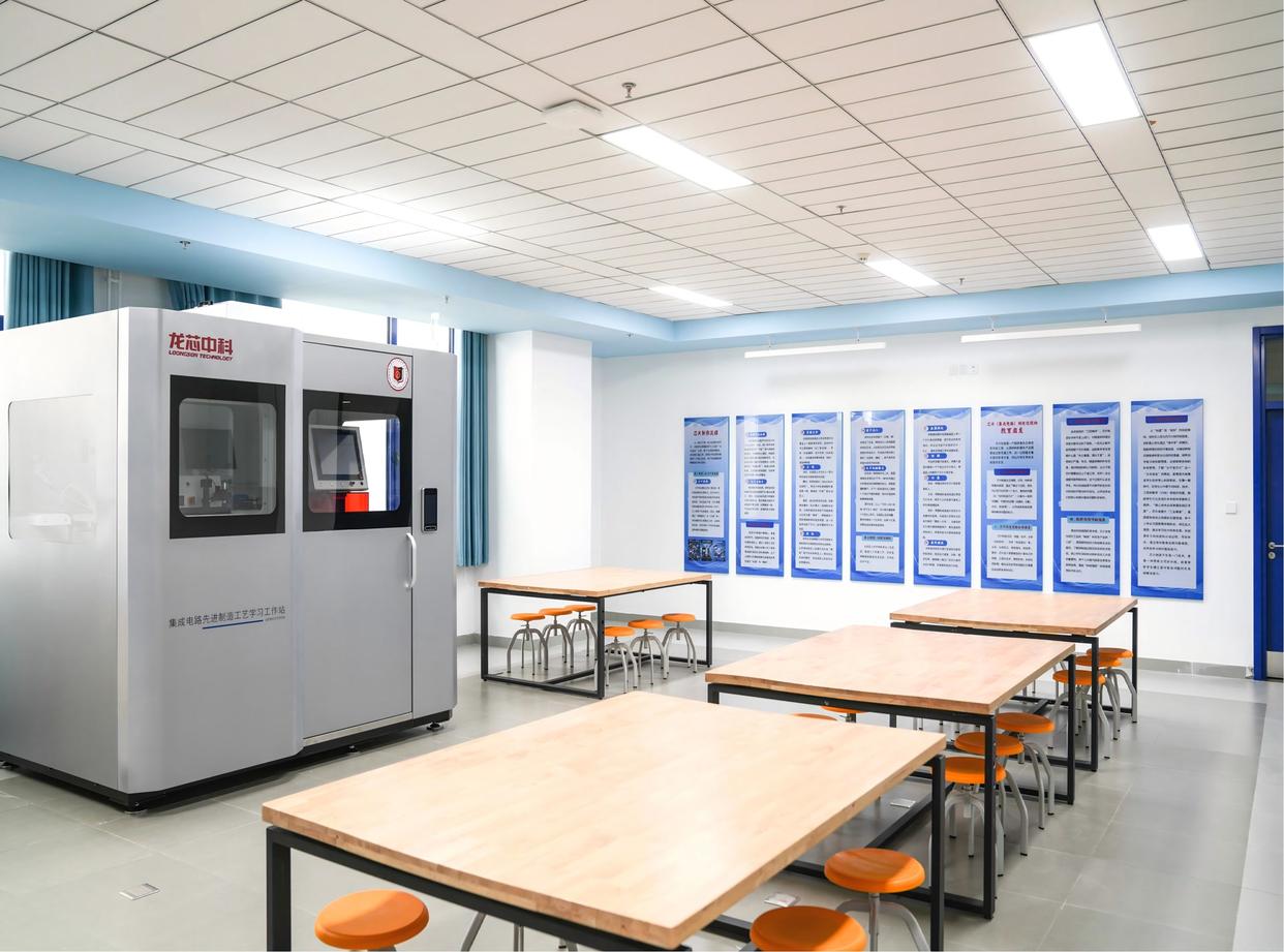 机器人做“同学”、智能学伴上线——新学期中小学人工智能通识课更“时髦”