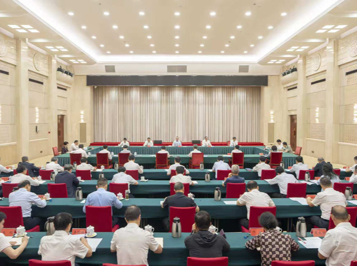 沈晓明主持十二届省委理论学习中心组第七十次集体学习