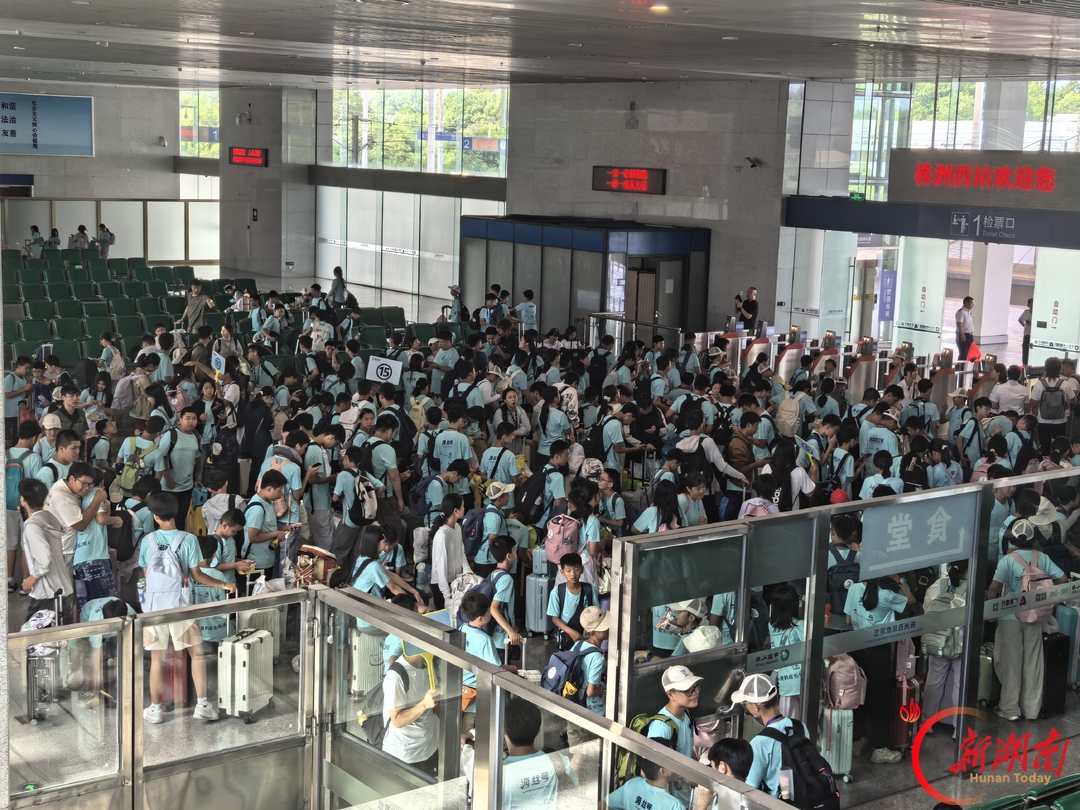 株洲西站旅客暑运首次突破130万