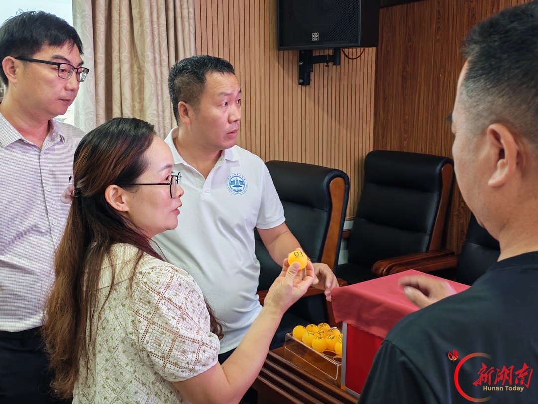 冷水江：全程监督“阳光分班” 让教育公平可感可及