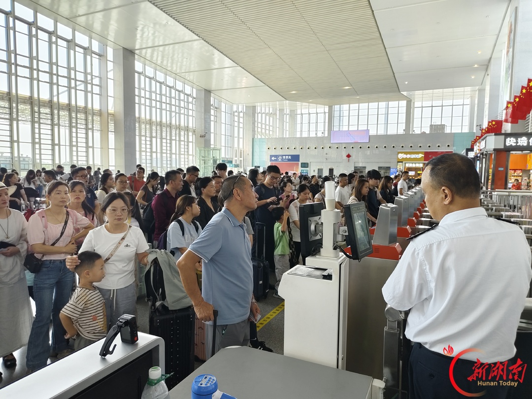 株洲西站旅客暑运首次突破130万