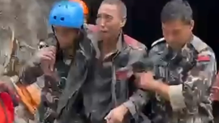 尼泊尔泥石流获救中国公民回忆被救瞬间：灯光照到眼前一度不敢相信