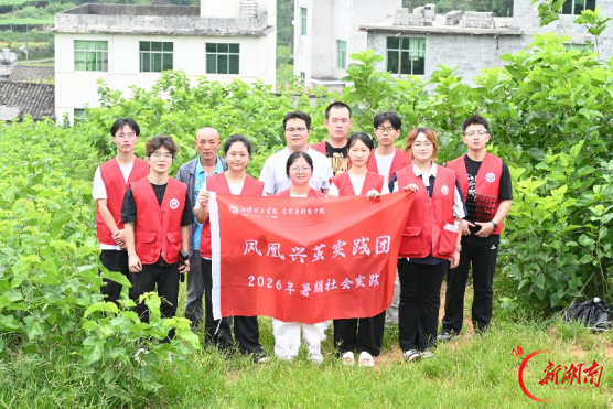 青春“三下乡” |湘潭理工学子走进企业,解锁智慧养蚕新方案