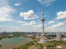 王建球主持召开退休老同志代表座谈会 何恩广出席