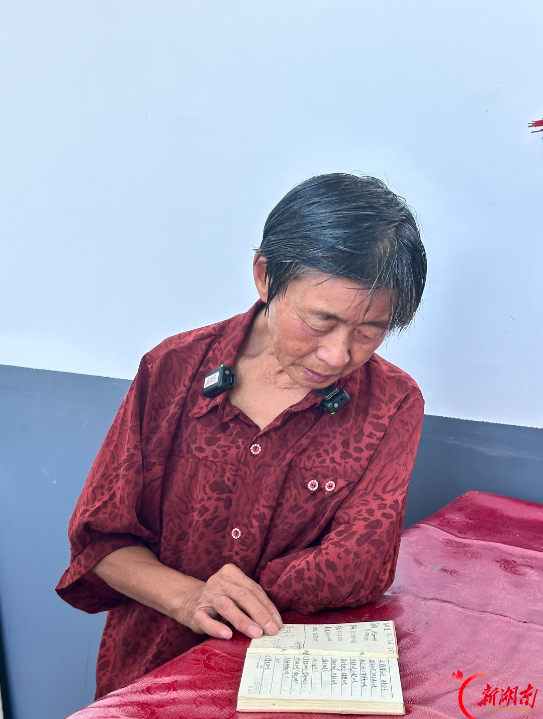 衡阳独臂老人替去世的儿子还清欠款，获评全国“诚信之星”｜湖南日报头版