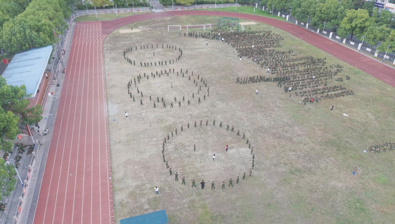 舞动土家风情 绽放青春风采——龙山县第一职业中学开展高一摆手舞学习比赛活动