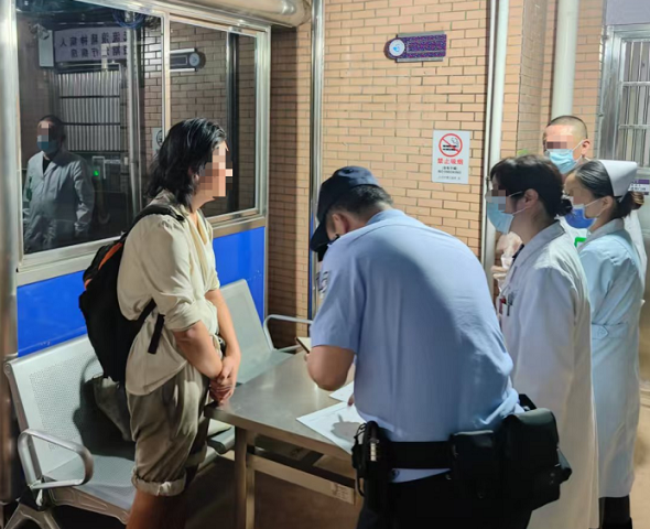 街面巡查“不打烊” 温情救助 “不下线”