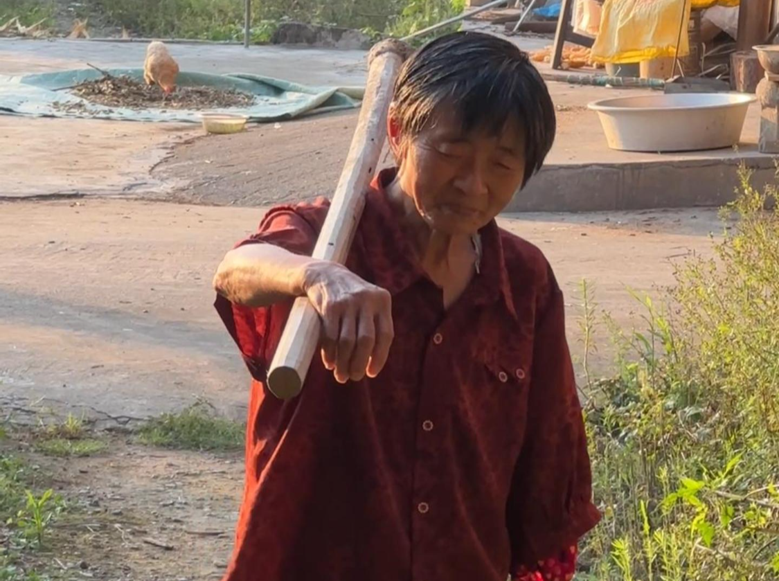 一句“不还清，我睡觉都不安稳”，感动40万+网友——衡阳69岁独臂老人用行动诠释诚信的重量