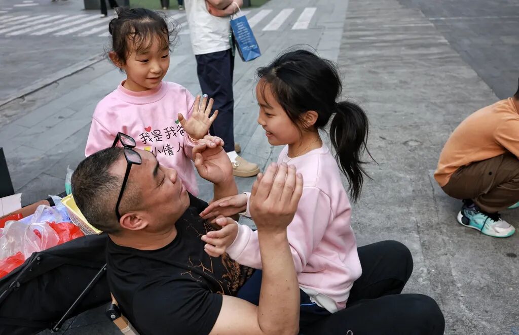 镜头里的人间烟火:彭定湘的长沙街巷慢记