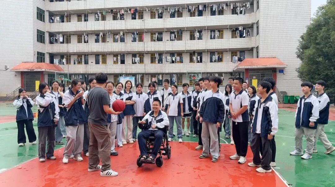温暖全网!在邵东三中见证一场双向奔赴的青春守护