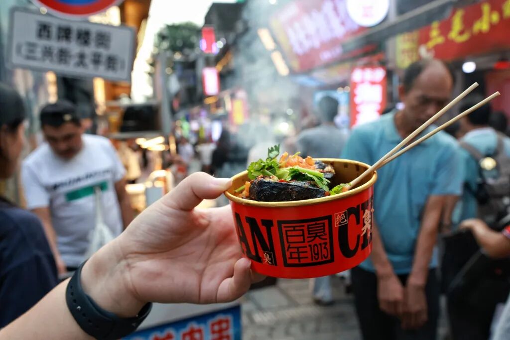 镜头里的人间烟火:彭定湘的长沙街巷慢记