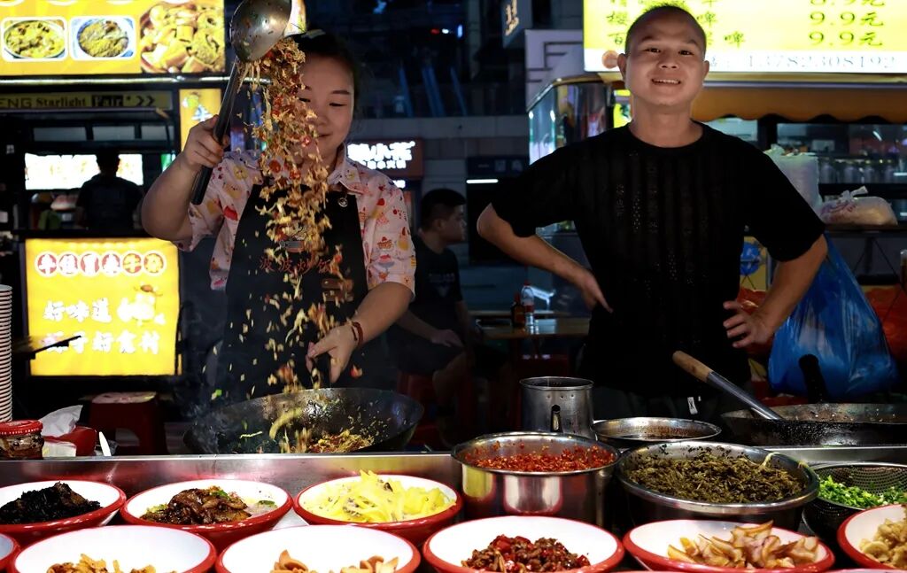 镜头里的人间烟火:彭定湘的长沙街巷慢记