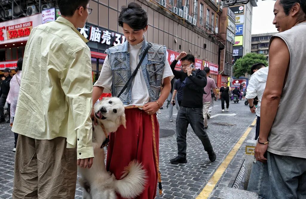 镜头里的人间烟火:彭定湘的长沙街巷慢记