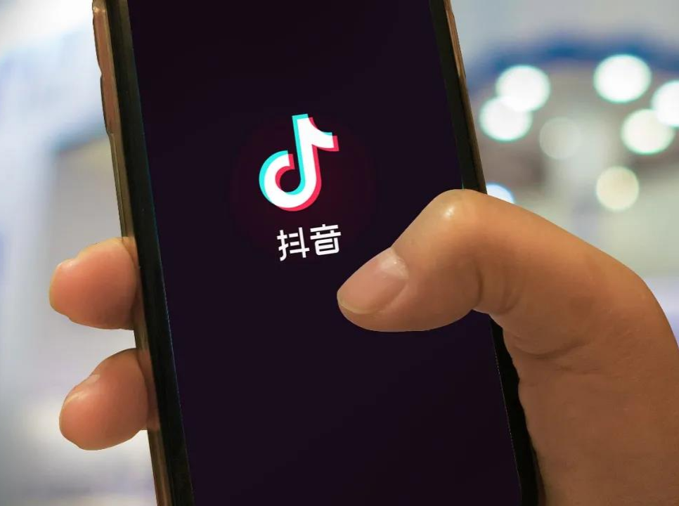 抖音首次超越微信，7月单一用户月均使用时长拿下国内第一