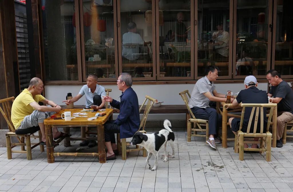 镜头里的人间烟火:彭定湘的长沙街巷慢记