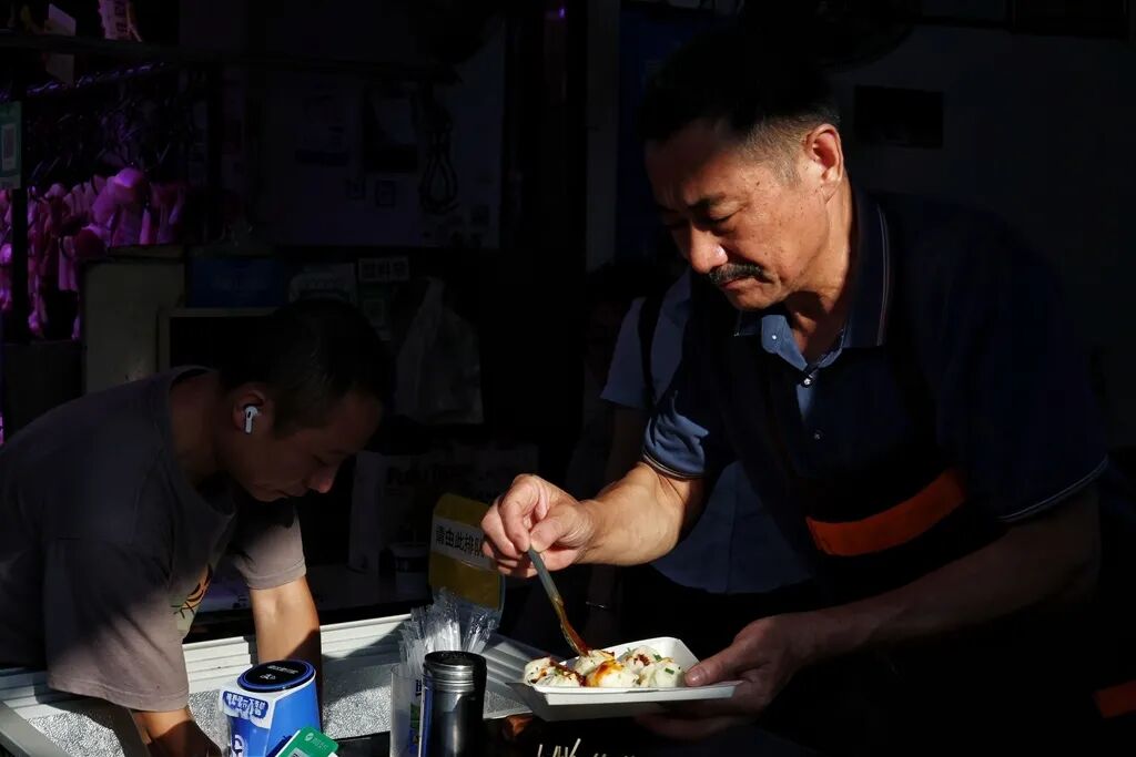 镜头里的人间烟火:彭定湘的长沙街巷慢记