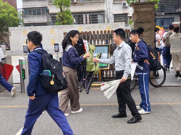 湘阴县三校联动,为教师送上节日眼健康大礼