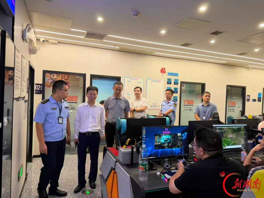 长沙市文化市场综合行政执法支队开展秋季开学季校园周边文化市场集中整治