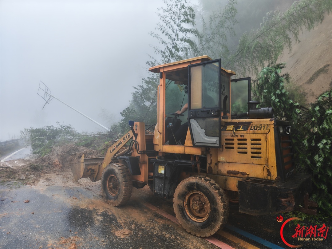 北湖一线见闻丨风雨中的公路守护人