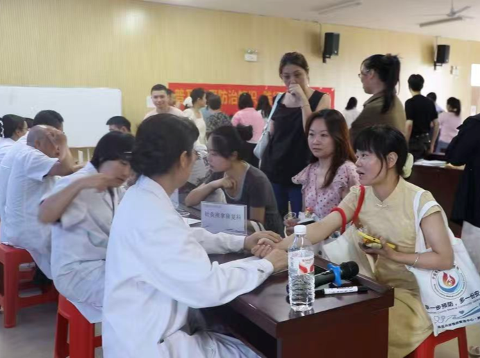 宁远开展教师节公益义诊暨健康宣讲活动