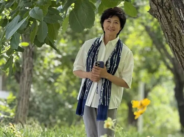 蔡磊发文悼念敬一丹：每天都在祈祷敬一丹老师能够挺过抢救，她的善良与大爱，将永远铭记于心，我会带着她的嘱托，继续“相信”，继续前行