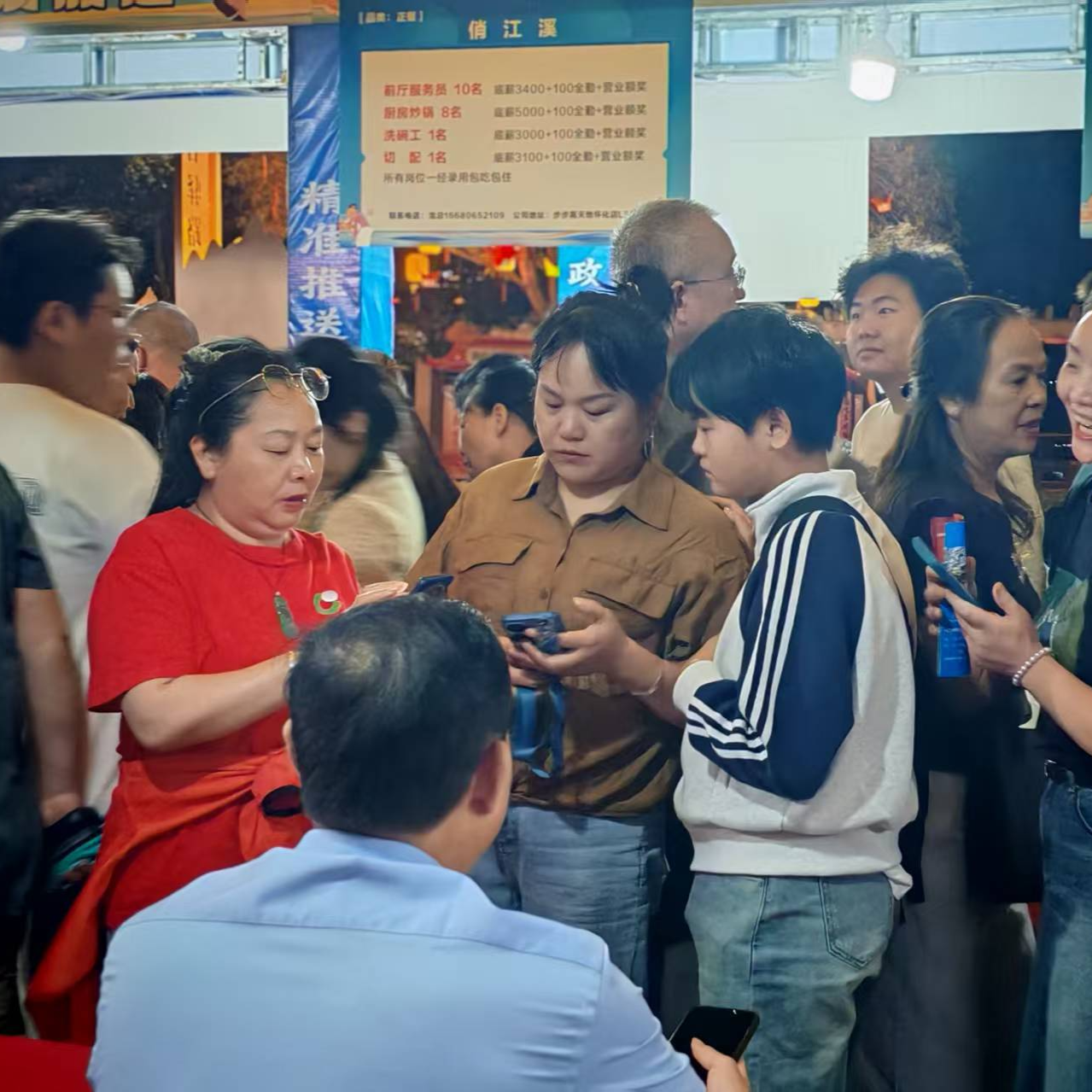 怀化人才夜市“多彩绽放”