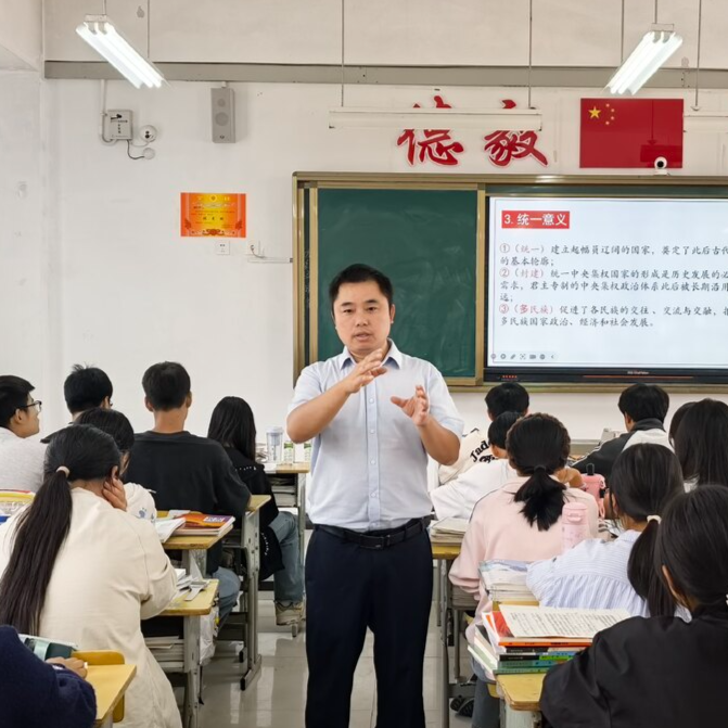 “半血先生”满血育人——记凤凰县高级中学教师苏胜平