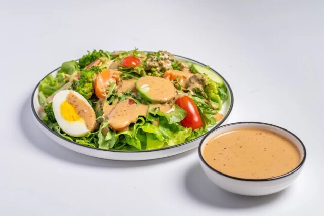 轻食等于减脂餐且能量低，可以放心多吃？